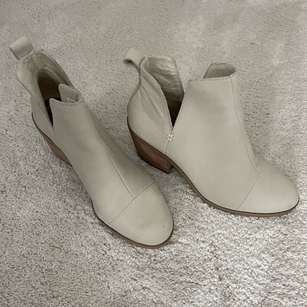 Cutout Block Heel Tan Booties Size 7 EUC - Picture 6 of 8
